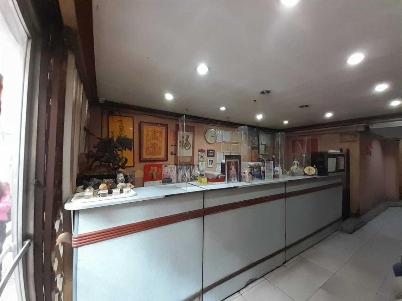 Oyo 1011 First Hotel มะนิลา ภายนอก รูปภาพ