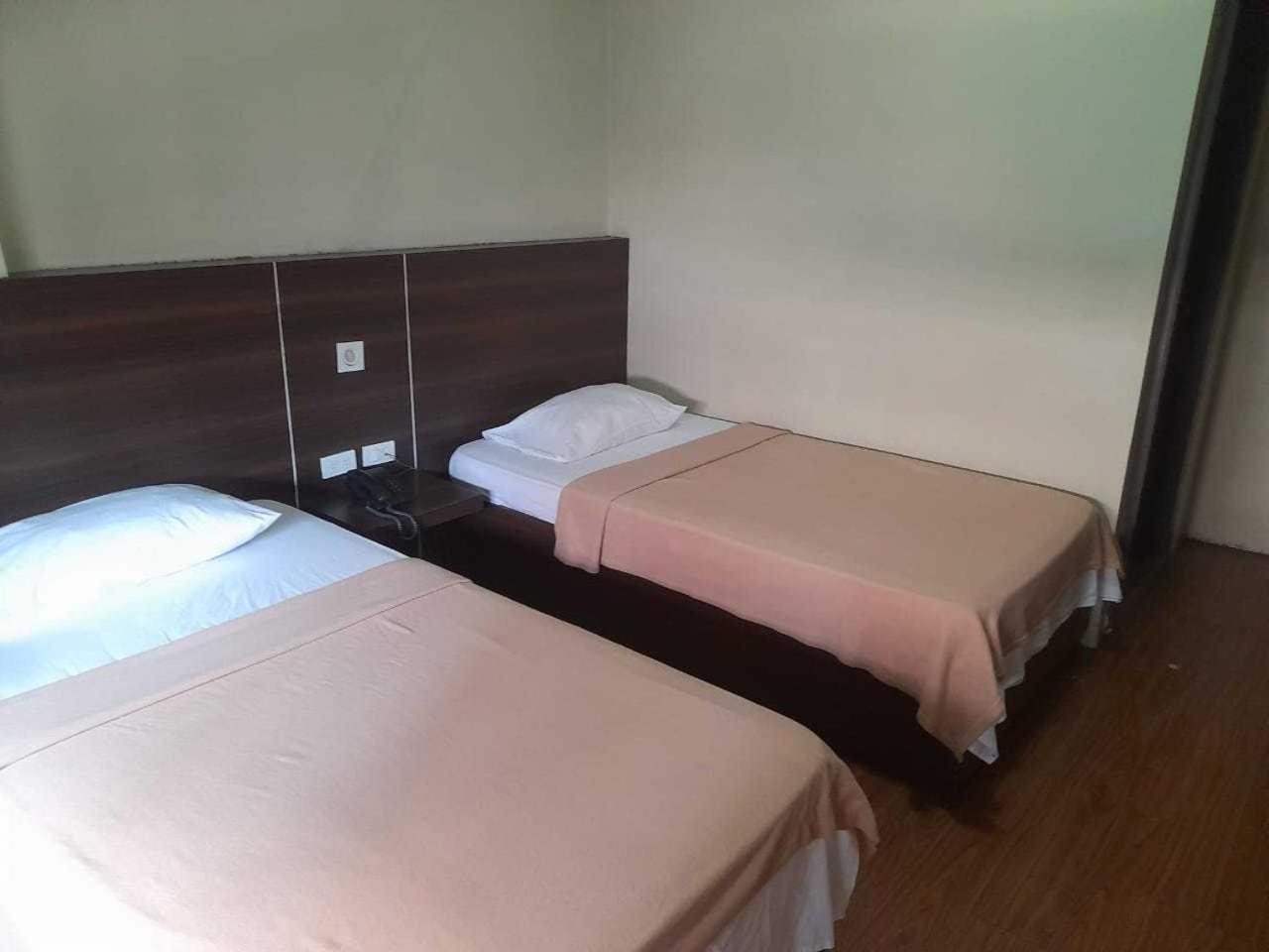 Oyo 1011 First Hotel มะนิลา ภายนอก รูปภาพ