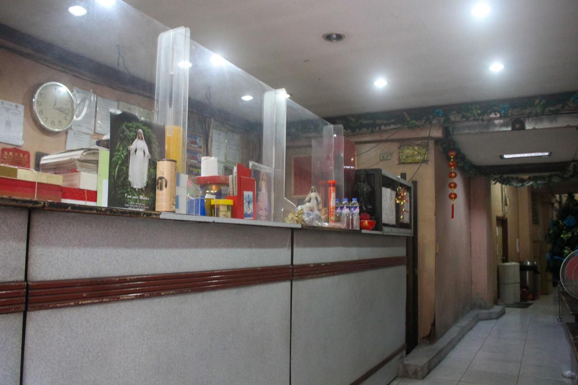 Oyo 1011 First Hotel มะนิลา ภายนอก รูปภาพ